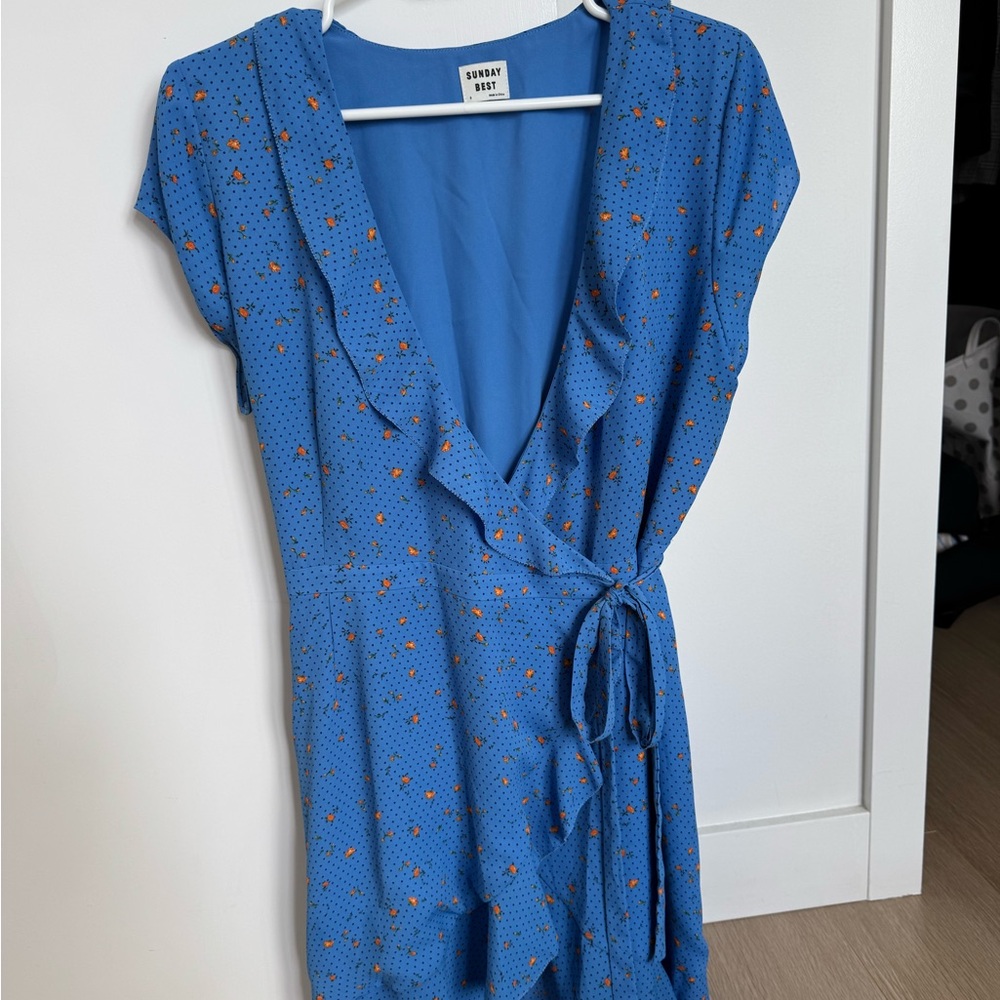 Sunday Best aritzia blue floral savoy ruffle short sleeve wrap dress 8